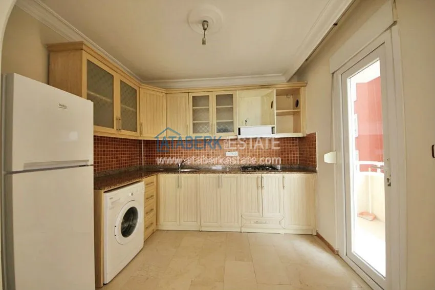 Трехкомнатная квартира на первой береговой линии, с видом на море по умеренной цене. 4 