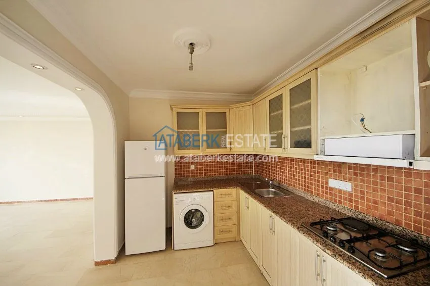 Трехкомнатная квартира на первой береговой линии, с видом на море по умеренной цене. 5 