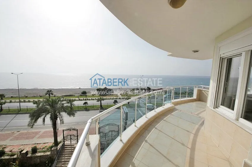 Трехкомнатная квартира на первой береговой линии, с видом на море по умеренной цене. 7 