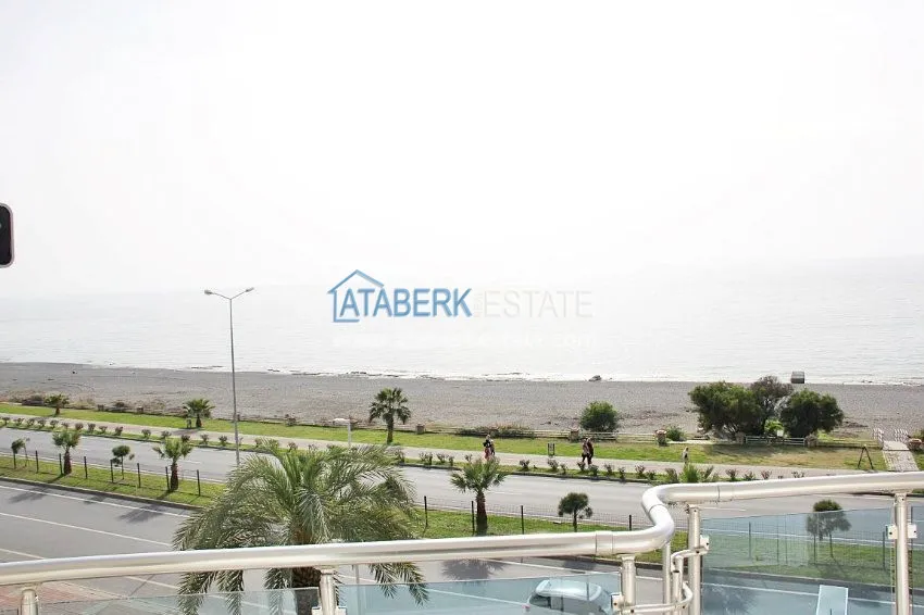 Трехкомнатная квартира на первой береговой линии, с видом на море по умеренной цене. 19 