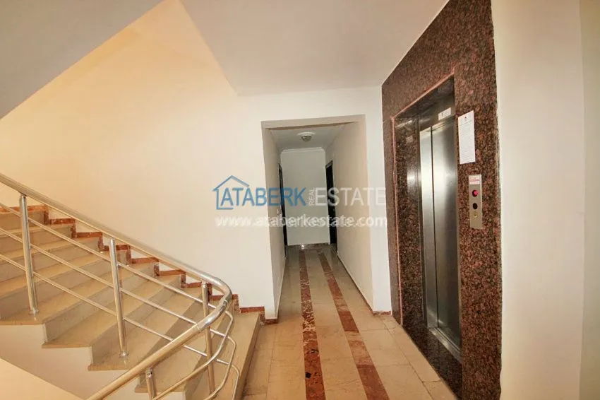 Трехкомнатная квартира на первой береговой линии, с видом на море по умеренной цене. 20 