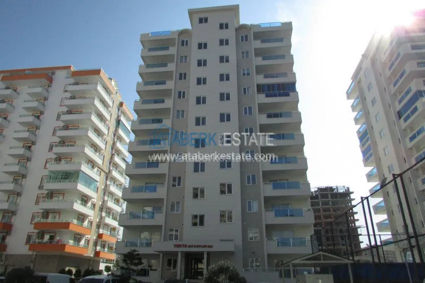 Трехкомнатная квартира в новом доме 250 метров от моря. 1 