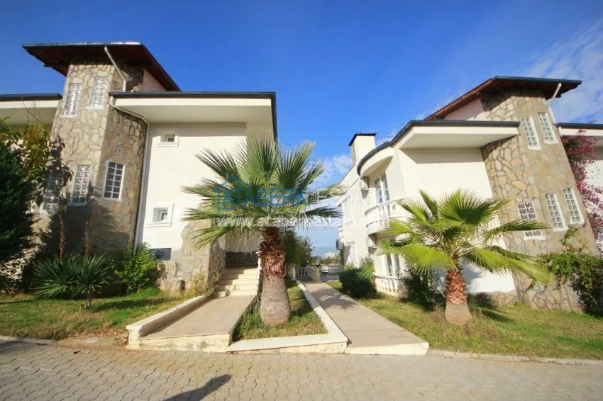 Вилла с собственным бассейном и 4 спальнями в районе Махмутлар. 4 