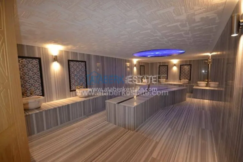 Дуплекс с выходом в сад в 150 метрах от моря. 4 