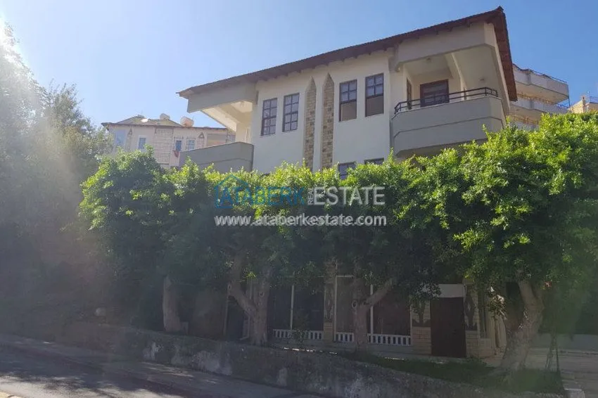 Вилла с апартаментами с панорамным видом в 5 минутах ходьбы от порта Алании. 15 