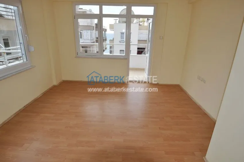 Частный дом с личным бассейном в районе Каргыджак 43 