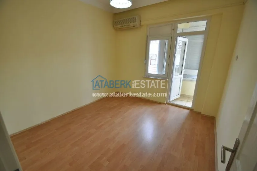 Просторная квартира с тремя спальнями и отдельной кухней 4