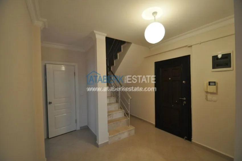 Просторная квартира с тремя спальнями и отдельной кухней 21