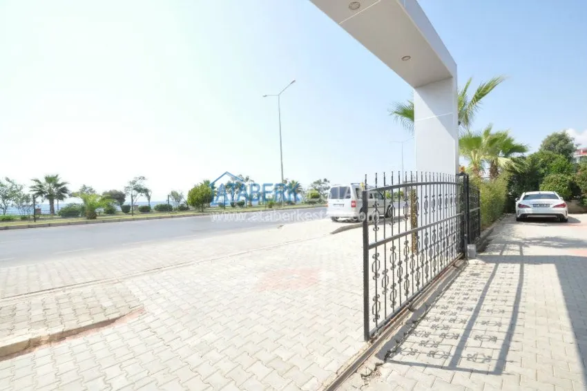 Трехкомнатная квартира на первой линии от моря 18